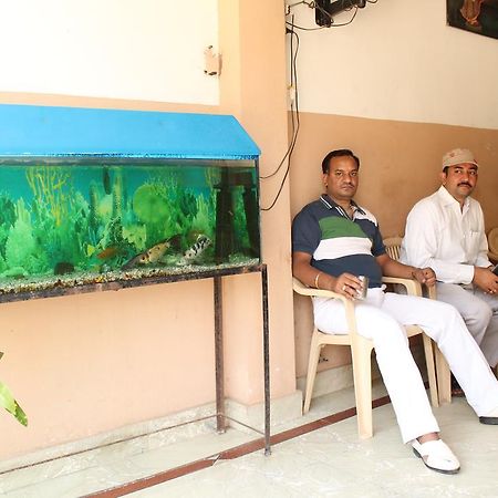 Krishnam Guest House Mathura Ngoại thất bức ảnh