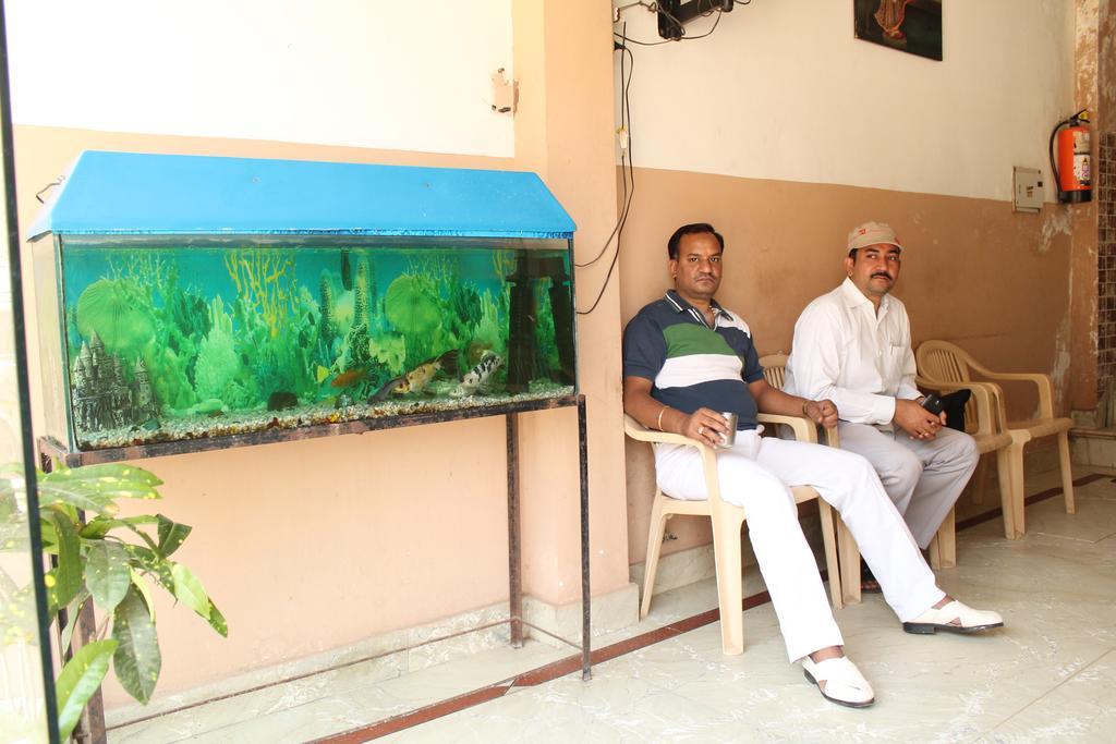 Krishnam Guest House Mathura Ngoại thất bức ảnh