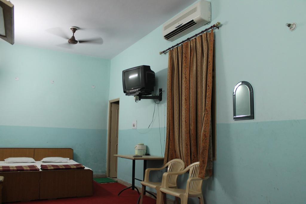 Krishnam Guest House Mathura Ngoại thất bức ảnh